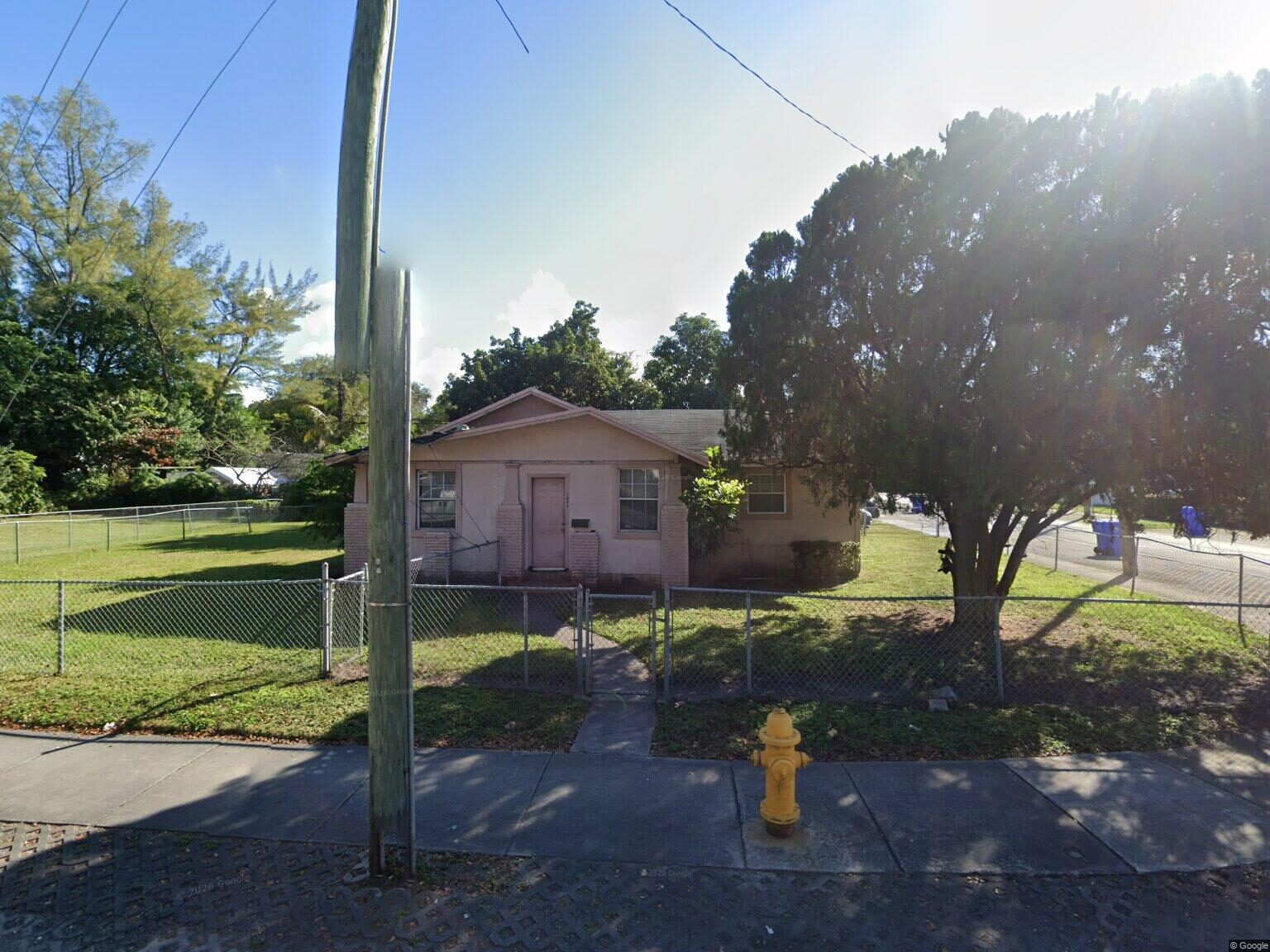 1090 NW 39th St